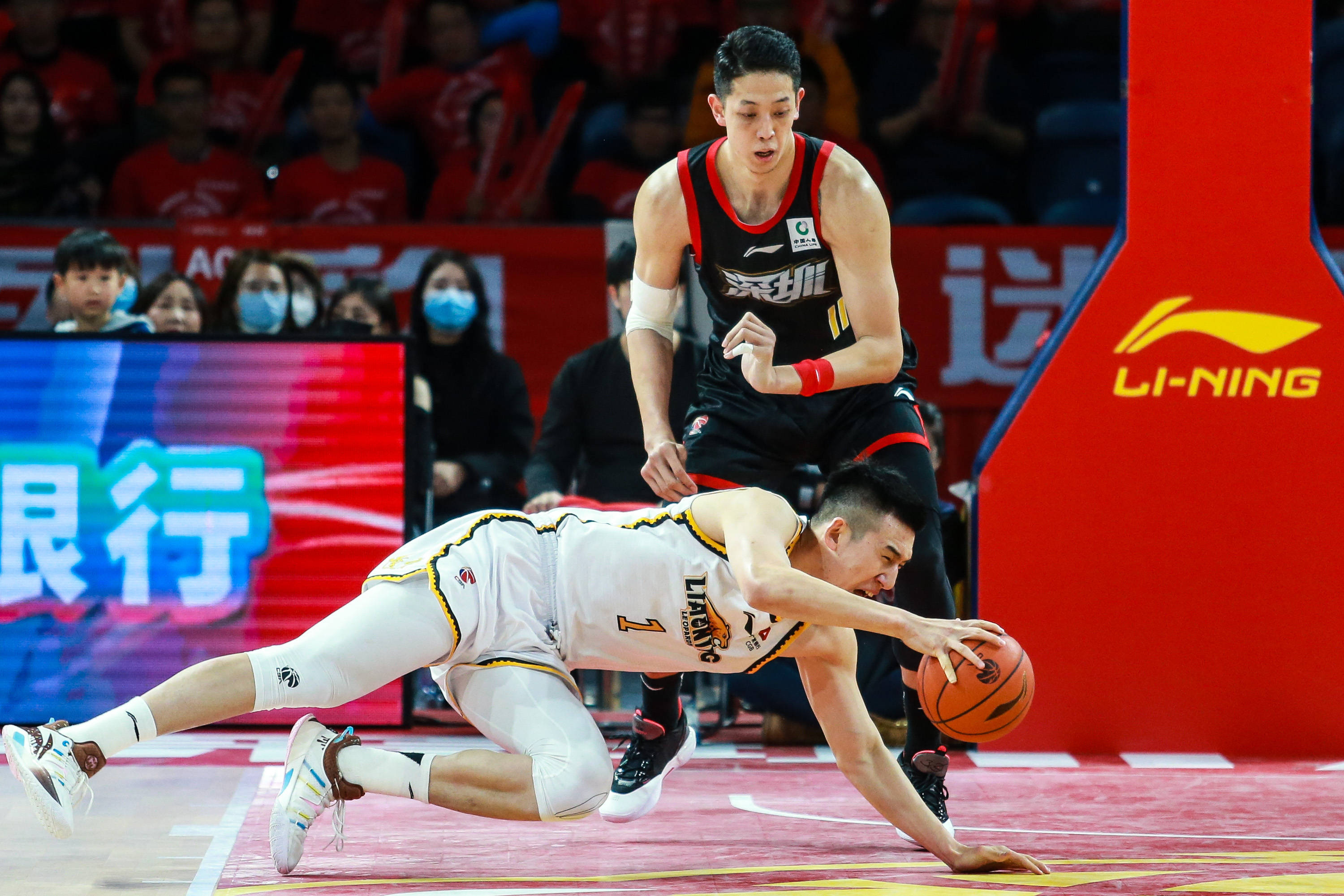 AYX中国官方网站深圳男篮发布备战花絮，关键时刻造点机会，CBA常规赛任务艰巨，球队文化再被提及的简单介绍