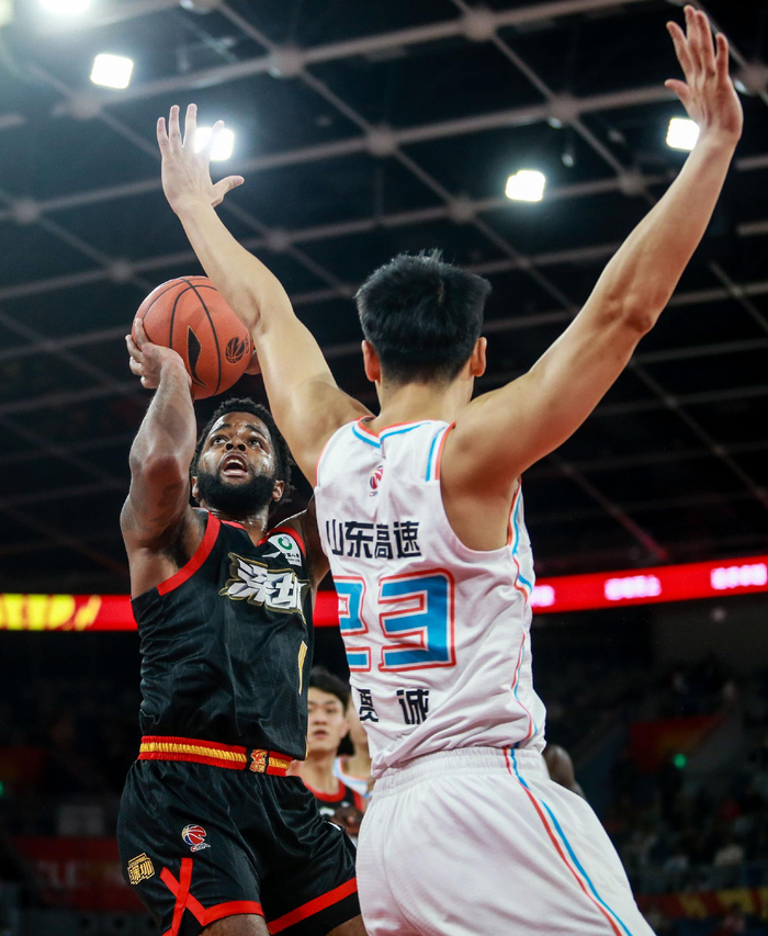 深圳男篮发布备战花絮，关键时刻造点机会，CBA常规赛任务艰巨，球队文化再被提及的简单介绍