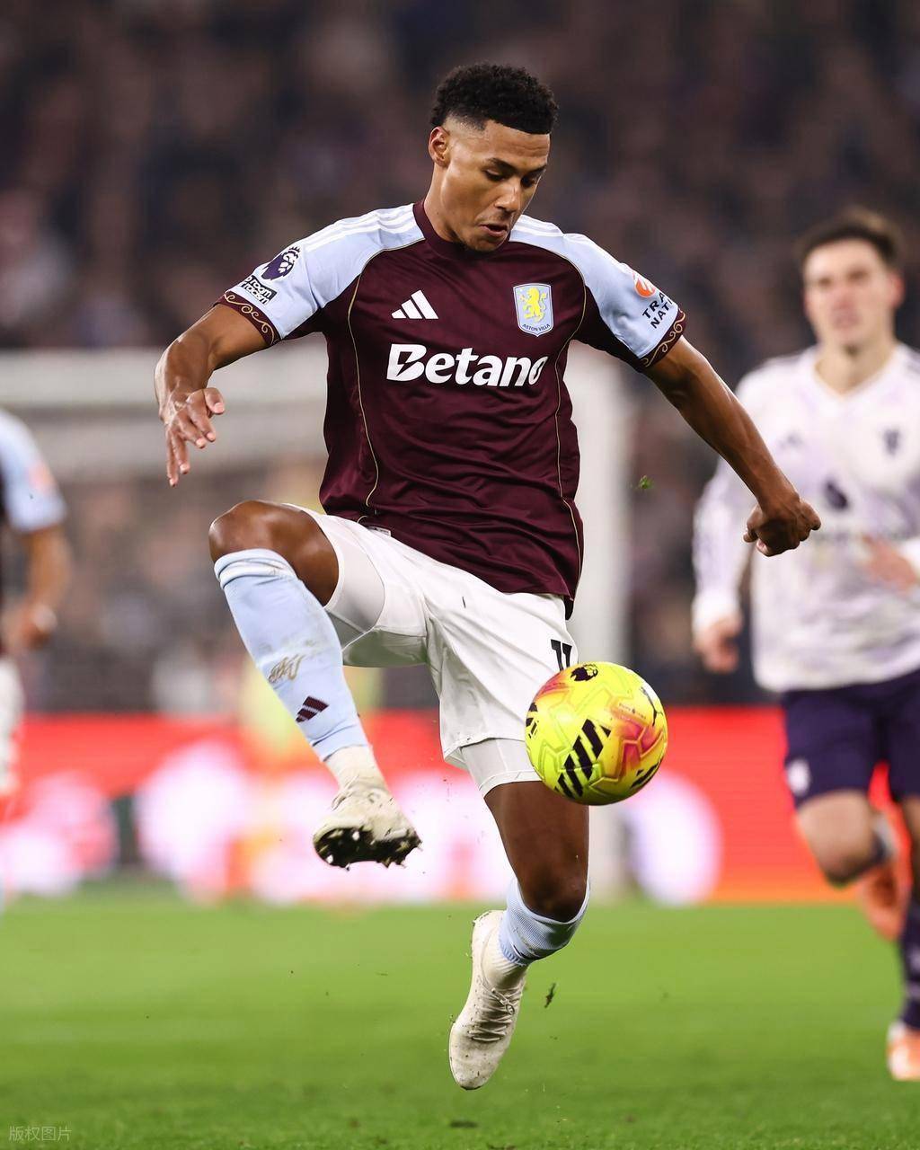 爱游戏体育APP下载包含AC米兰完成体检备战社区盾巴黎圣日耳曼今夜单刀错失，冲刺阶段曼联调整名单以备葡超看傻球迷的词条